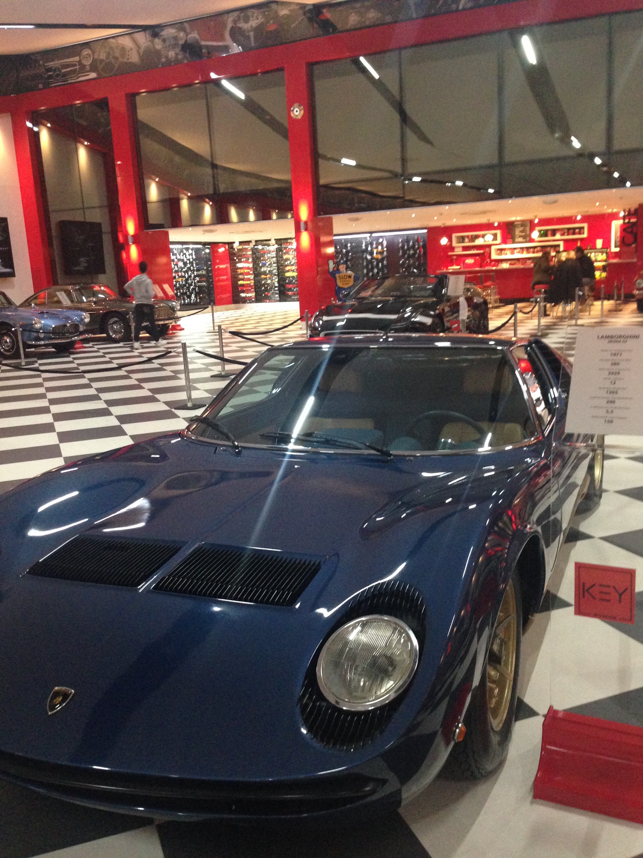 Lamborghini - Miura SV 1971 Lüks spor otomobil Miura modeli adını boğa yetiştiricisi Don Eduardo Miura'dan almıştır. 