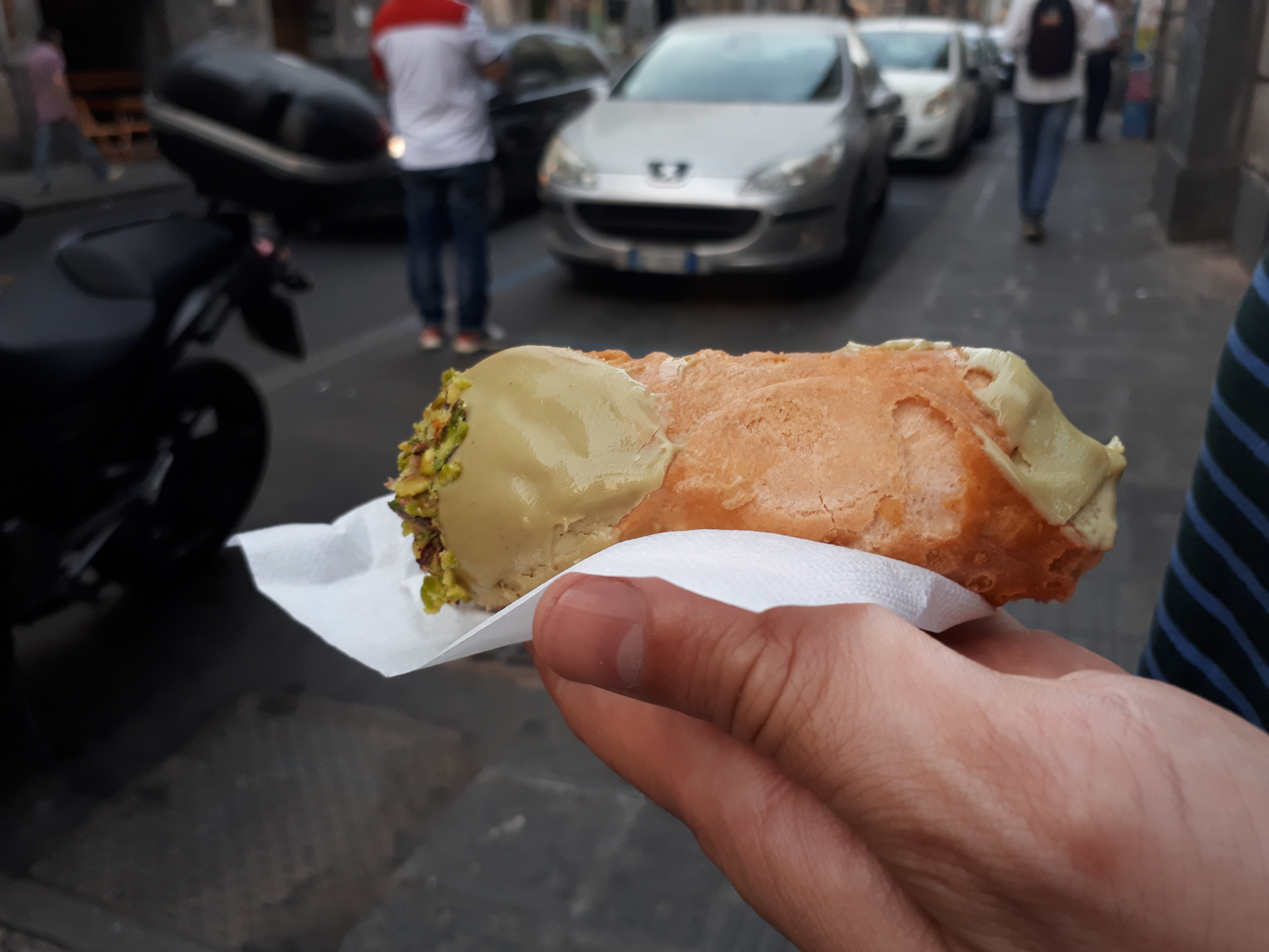 Cannoli al gelato di pistacchio