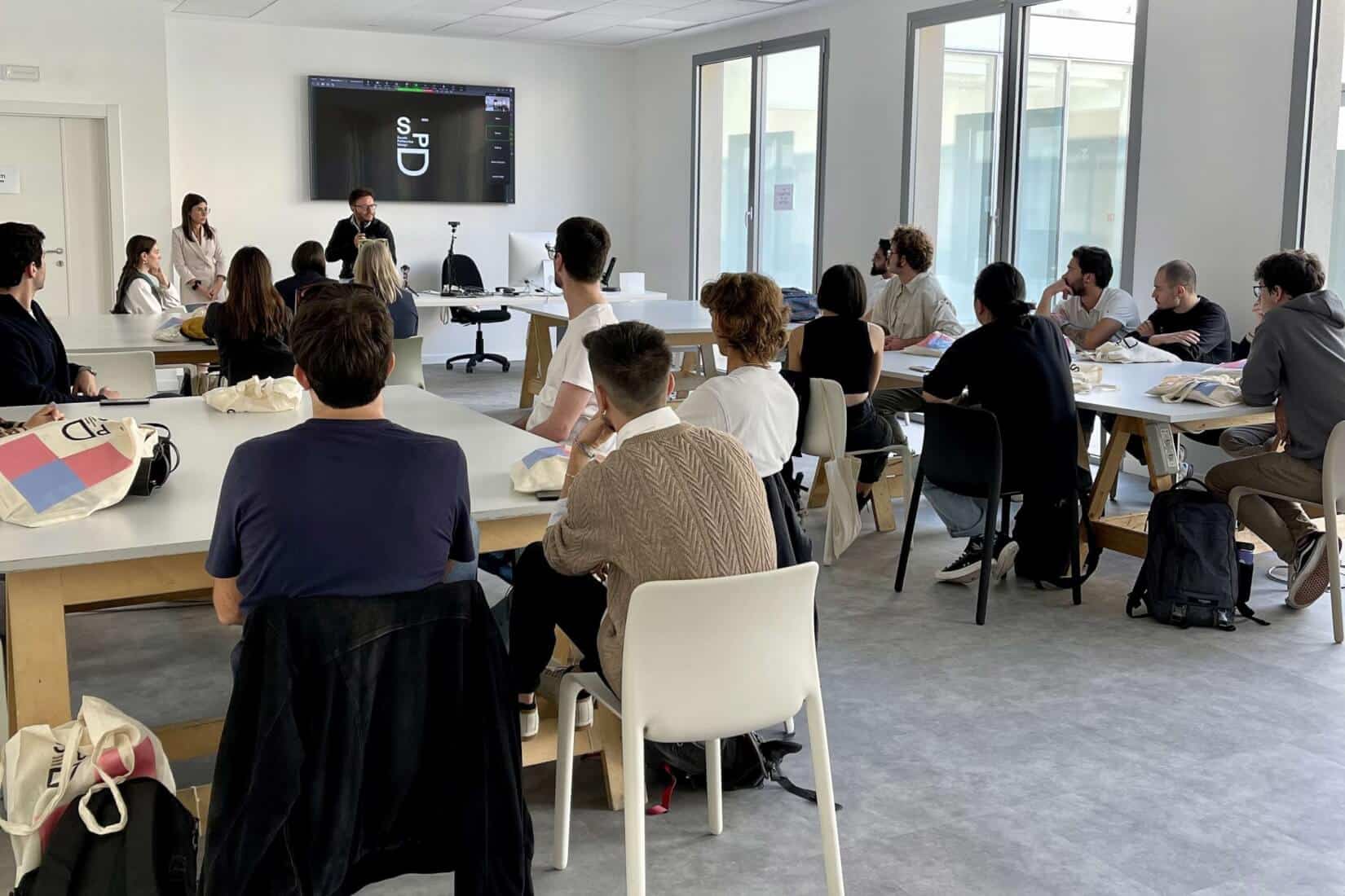 SPD master programlarında %15 erken kayıt indirimi